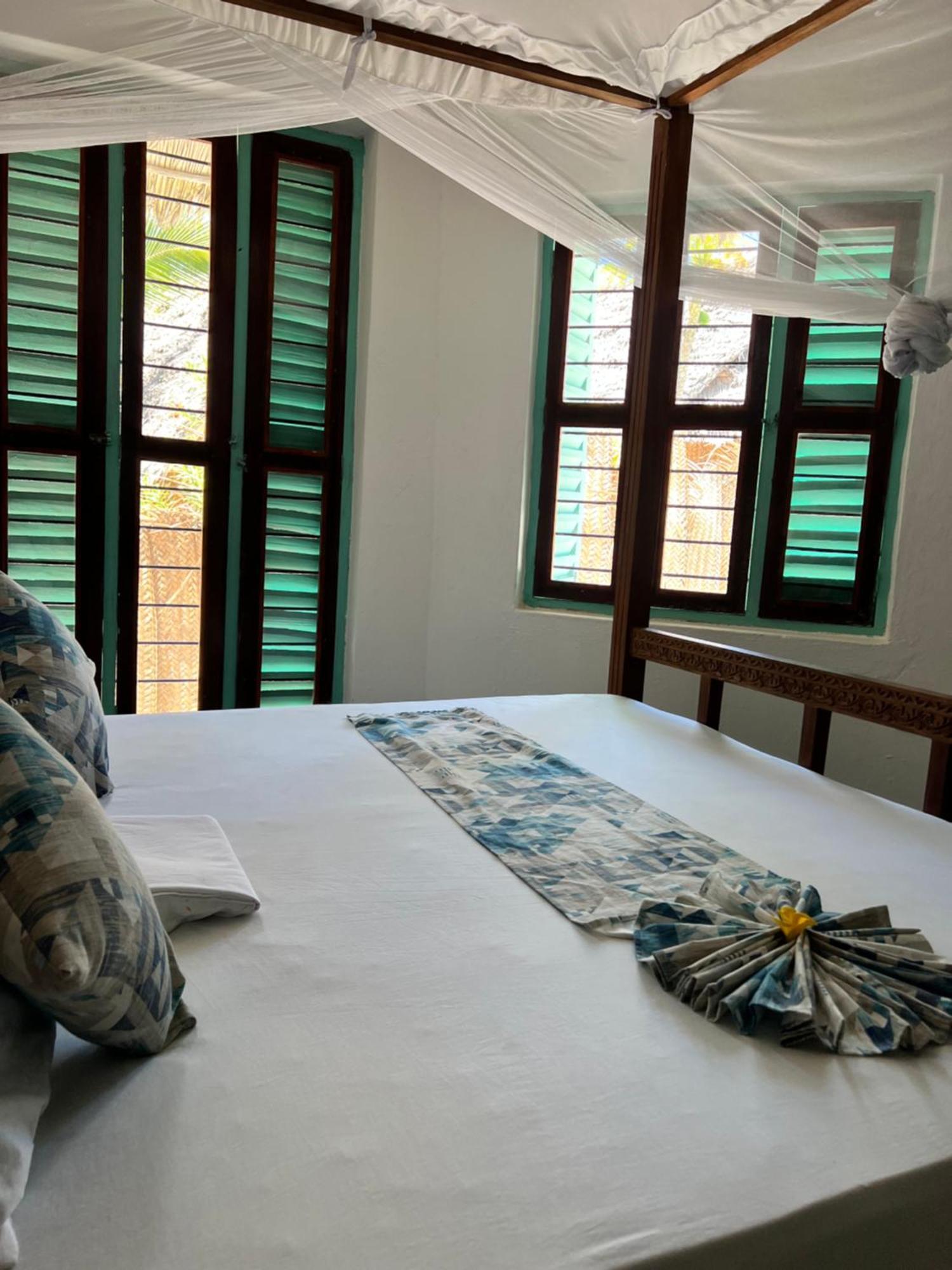 Duara Beach House Hotel Paje Bagian luar foto