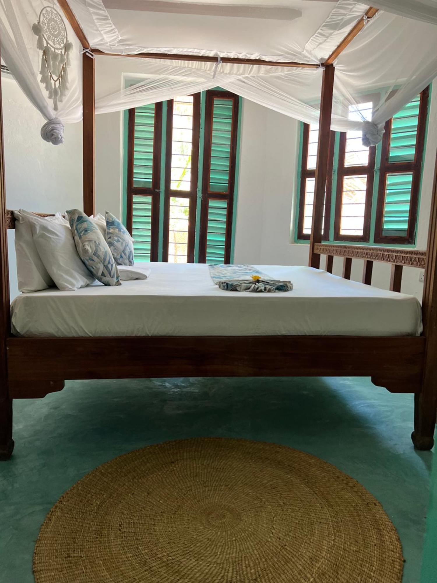 Duara Beach House Hotel Paje Bagian luar foto